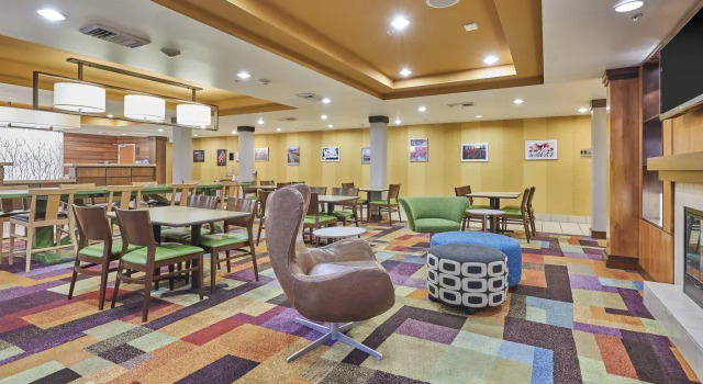 Fairfield Inn & Suites Burlington, Book Hotel Hoteller i Burlington med pool, Swimmingpool