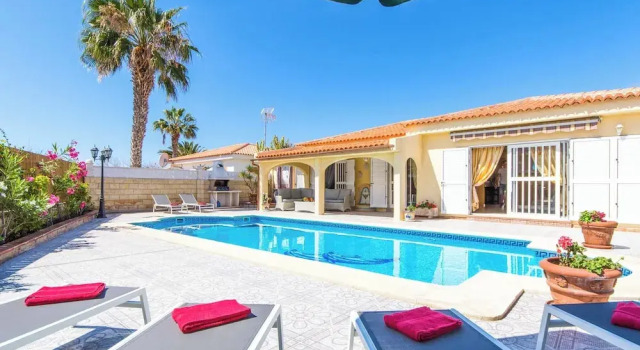 Вилла с 4 комнатами Villa Buganvilla Vistas