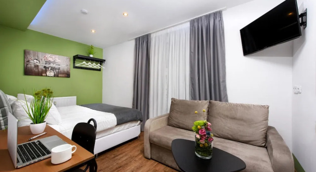 Hotelzimmer in Berlin Prenzlauer Berg 2 Neu, Varaa Hotelli Prenzlauer Berg Berliini, lähellä Helmholtzplatz