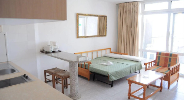 Apartamentos Roque Nublo, Забронировать Апартаменты/квартира Отели Плайя дель Инглес с бассейном, рядом с Экуменический храм Эль-Сальвадор, Бассейн