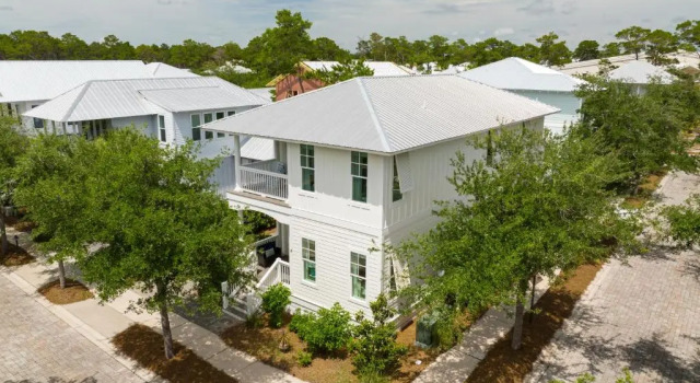 Коттедж Hiker House by Avantstay Beachy 4BR w/ Communal Pool + Porch