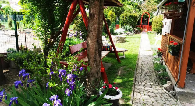 Коттедж с 2 комнатами Lehel Apartman