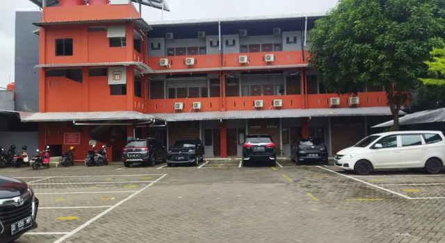 Hotel O Kost Orange Syariah, Book Hotel Hotels in Sulawesi with Parking, Parking
