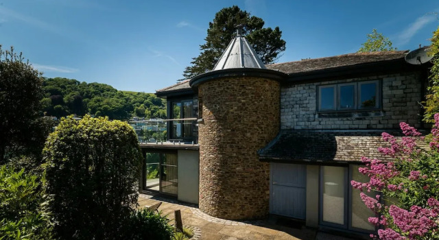 Luxury Holiday Home Just Outside Kingswear, With Beautiful View Over the Water, Rezervasyon Otel Kingswear oteller ve konaklama yerleri, Otel