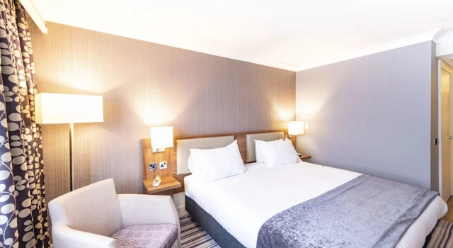 Номер Premium Holiday Inn Cardiff - North M4