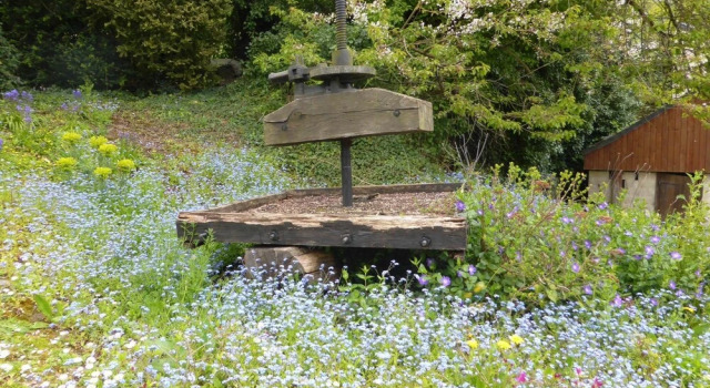 Quiet, 2-bedroom House in Dol-de-bretagne With a hot tub and Furnished, Rezerwuj Hotel  