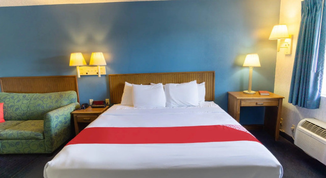 Номер Premium Econo Lodge Inn & Suites Lake Of The Ozarks