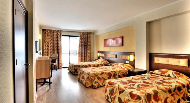 Трёхместный номер Standard Livadhiotis City Hotel