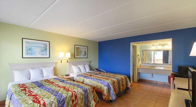Четырёхместный номер Standard South Padre Island Lodge