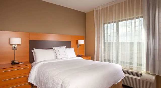 Четырёхместный люкс с 2 комнатами TownePlace Suites by Marriott Cheyenne Southwest/Downtown Area