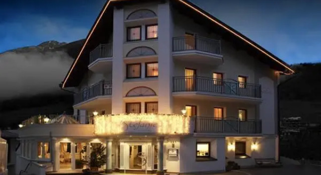 Hotel Garni Stefanie, Rezerwuj Hotel Hotele w Tyrol z parkingiem, Parking