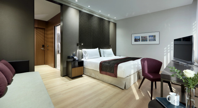 Eurostars Torre Sevilla, Забронировать Отель Отели Севильи 5 звезд, рядом с Monumento a Rodrigo de Triana, 5*