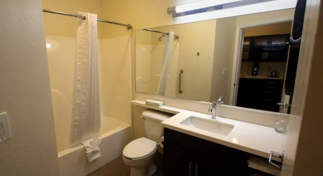 Люкс Candlewood Suites West Little Rock by IHG