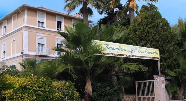Hôtel et Studios Les Amandiers