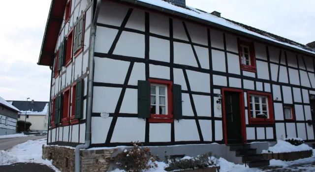 Ferienwohnung Dürbaum, Забронировать Отель Бизнес-отели Айфель, 4* 5*