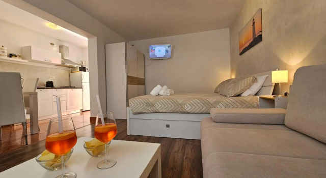 Apartmani Gržinić, Забронировать Отель Отели Rovinj Riviera с бассейном, Бассейн