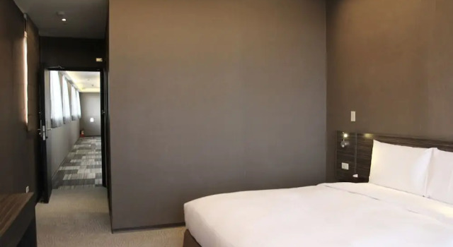 Трёхместный номер Standard с балконом Capital Hotel SongShan