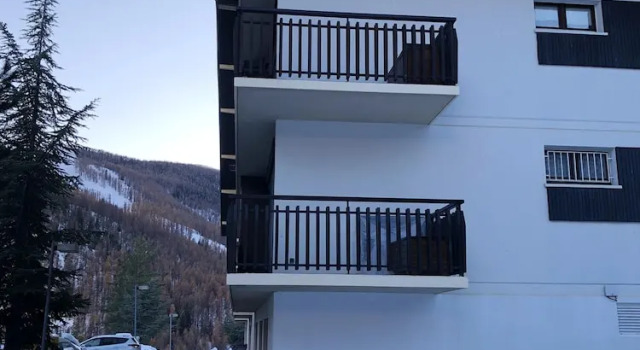 Studio in Saint-étienne-de-tinée, With Wonderful Mountain View and Terrace - 200 m From the Slopes