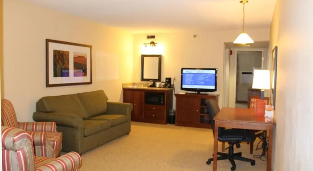 Четырёхместный люкс c 1 комнатой Country Inn & Suites by Radisson, Winnipeg, MB