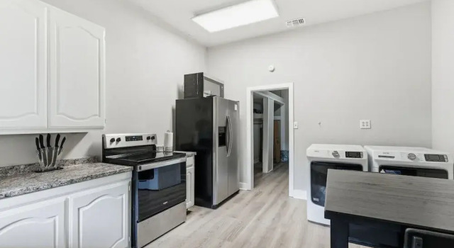 Bright 2BR Duplex Mins to Downtown San Antonio, Забронировать Дом для отпуска Коттеджи Сан-Антонио, рядом с The Guadalupe Cultural Arts Center, Коттедж