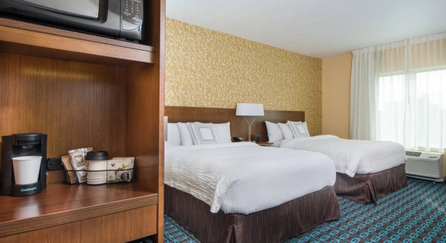 Четырёхместный номер Standard Fairfield by Marriott Inn & Suites Dayton Downtown
