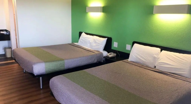Четырёхместный номер Standard Motel 6 Barstow, CA - Lenwood Road