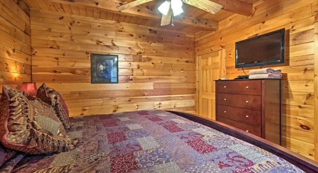 Pigeon Forge Cabin w/ Hot Tub, Grill & Pool Table!