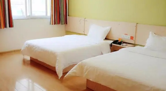 Двухместный номер Standard 7Days Inn Yantai Yangma Island Branch