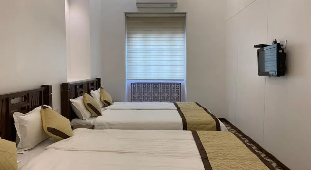 Четырёхместный номер Superior с балконом Carlton Hotel Mumbai - Behind Taj Mahal Palace Colaba Mumbai