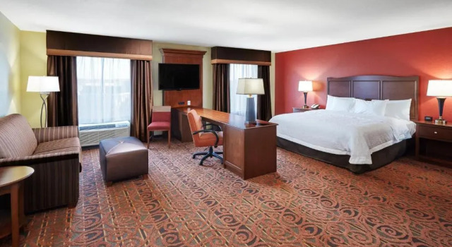 Люкс Hampton Inn & Suites Milwaukee/Franklin
