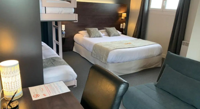 Семейный номер Standard Logis hôtel Aux Berges de lAveyron