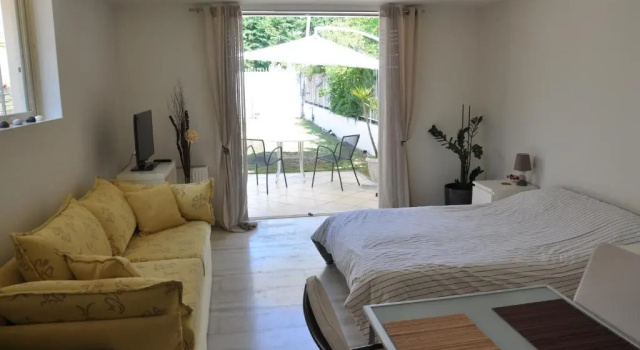 Студия Cosy Studio with Garden / Individual apartment