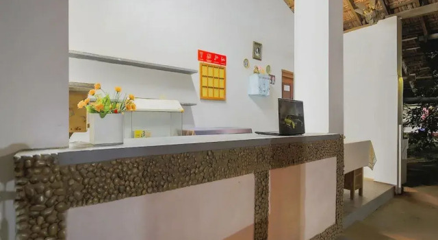 White Negro Beach Resort by OYO, Забронировать Курортный отель Курортные отели Анжуна, рядом с Пляж Анджуна, Курортный отель