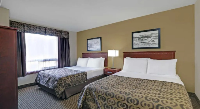 Двухместный люкс с 2 комнатами SureStay Plus Hotel by Best Western Drumheller