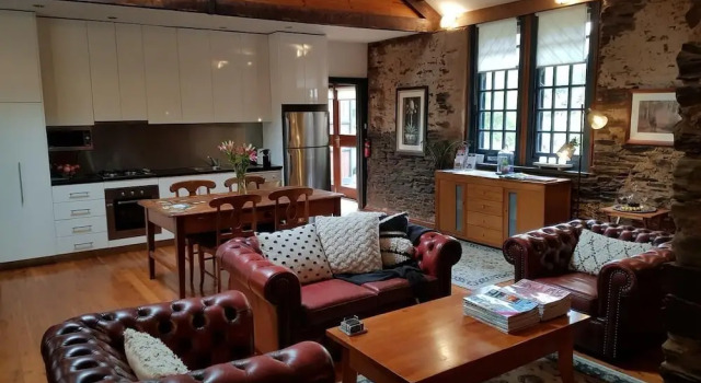 Redwood Studio - Adults Only, Book Pension  