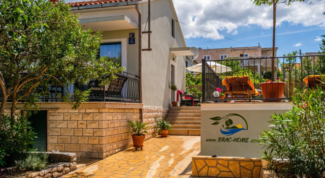 Josipa in Supetar with 2 bedrooms and 1 bathrooms, Prenota Hotel Hotel a Croatian Islands con piscina, Piscina