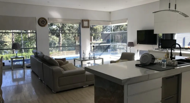 Коттедж с 4 комнатами Luxury big house cinema pool many guests