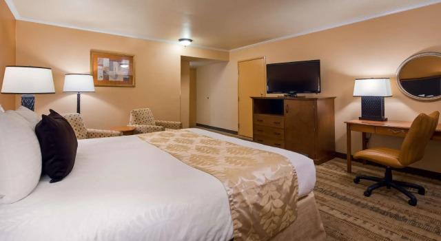 Двухместный номер Standard с видом на бассейн Best Western Plus Royal Oak Hotel