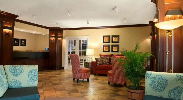 Ramada Inn of Naples, Забронировать Отель Нейплс Southwest Florida, рядом с Lowdermilk Beach