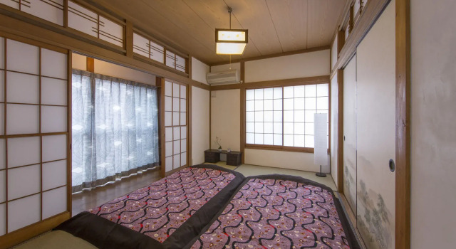 Sheena To Ippei, Book Hostel Toshima Tokyo