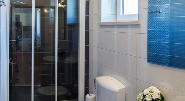 Апартаменты c 1 комнатой с балконом и с видом на море Apartments Sutalo