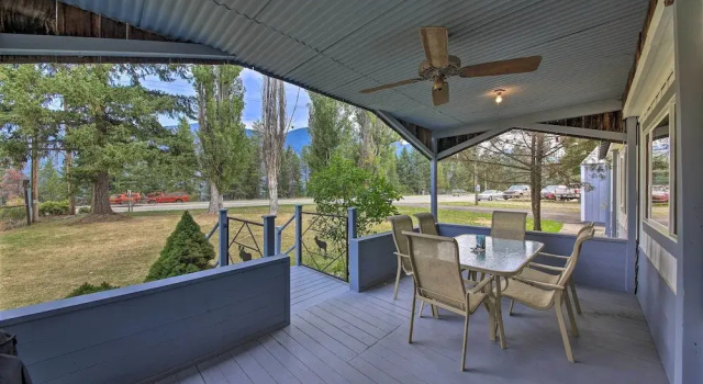 Коттедж Woodsy Riverfront Retreat in Trout Creek Montana!