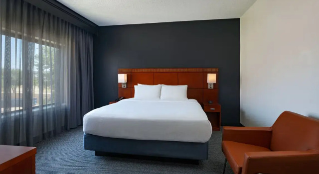 Двухместный люкс c 1 комнатой Courtyard by Marriott Dallas Plano Parkway at Preston Road