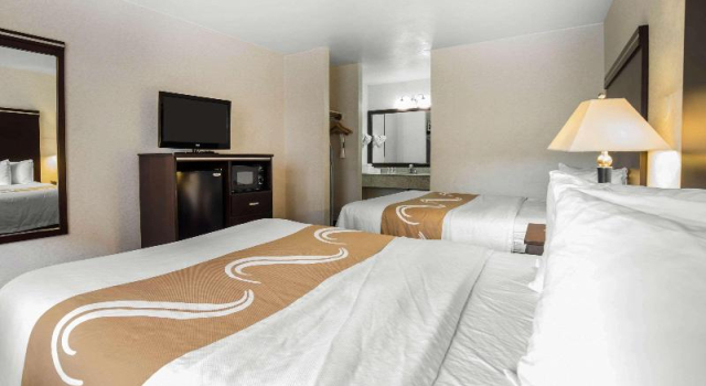 Четырёхместный номер Standard Quality Inn Saint George South Bluff