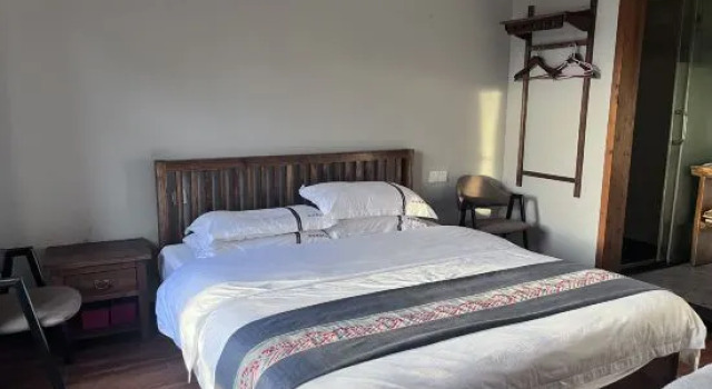 Люкс с 2 комнатами с видом на внутренний двор Yijing Guanjing Hostel