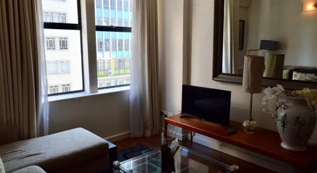 Stylish Apartment with Rooftop Pool & City Views, Забронировать Апартаменты/квартира Отели Кейптауна с парковкой, рядом с Замок Доброй Надежды, Парковка