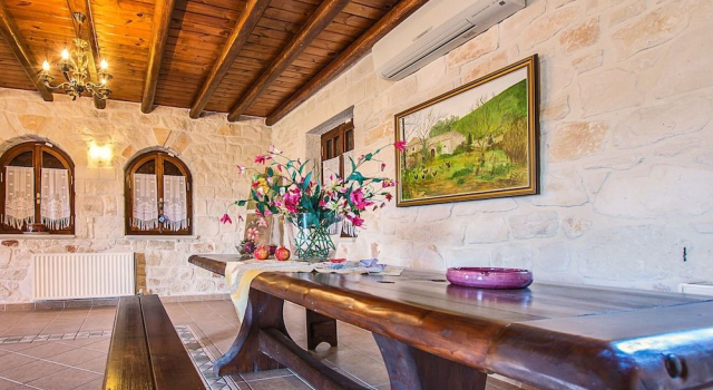 The Vivian - Luxury Stone Villa