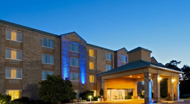 Holiday Inn Express Rehoboth Beach, Забронировать Отель Рехобот-Бич Delaware Beaches, рядом с Аутлет-центр Tanger Outlets Rehoboth Beach