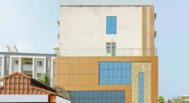 Sri Lakshmi Deluxe By OYO Rooms, Rezerwuj Hotel Haidar Sāhibgūda 