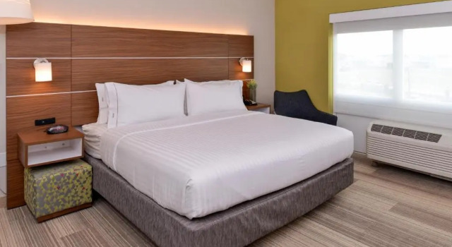 Номер Standard Holiday Inn Express & Suites - St. Petersburg - Madeira Beach by IHG